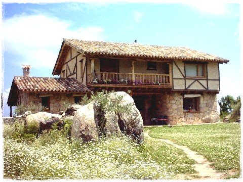 Fachada casa rural Gredos