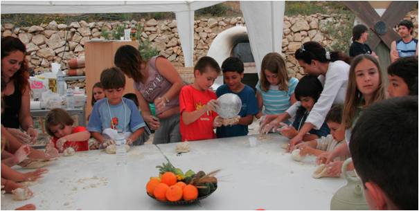 Ni&ntilde;os en un taller
